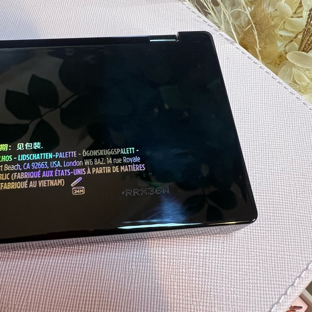 URBAN DECAY • METAL MANIA EYESHADOW PALETTE • NEW IN BOX - Picture 4 of 4